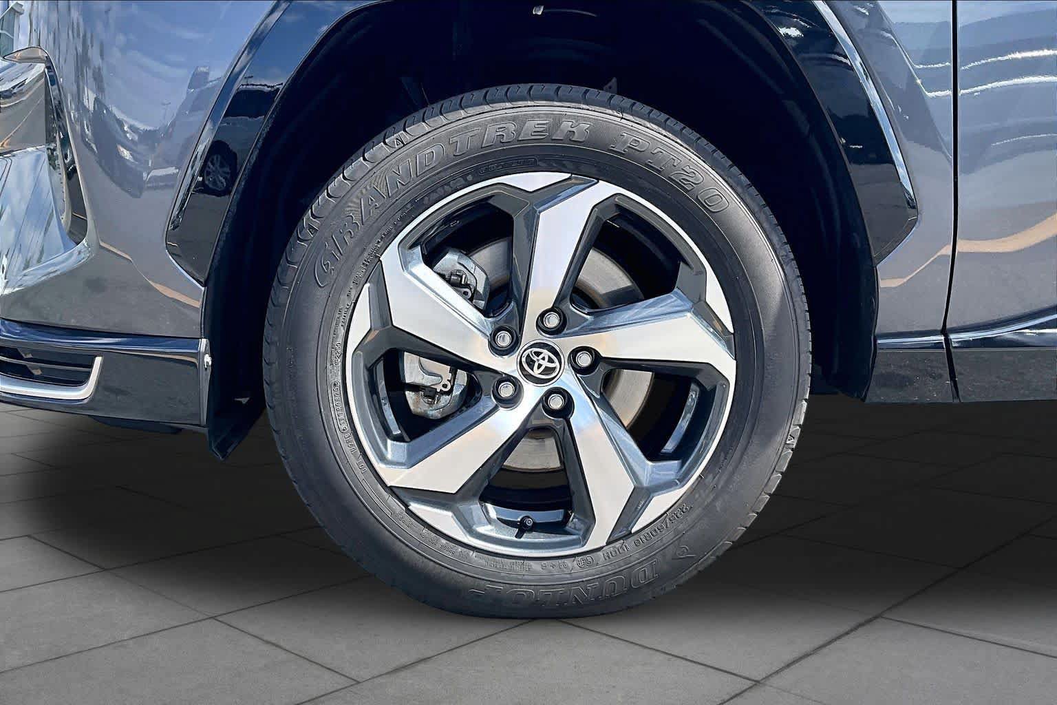 Used 2025 Toyota RAV4 SE w/ Weather & Moonroof Package AWD/4WD image 10