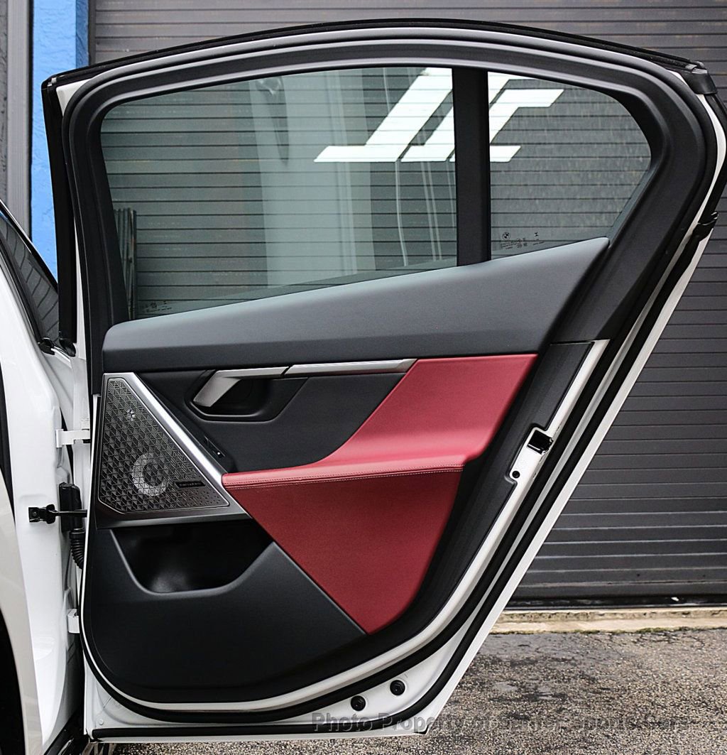 Used 2025 BMW 540i xDrive w/ Premium Package image 23