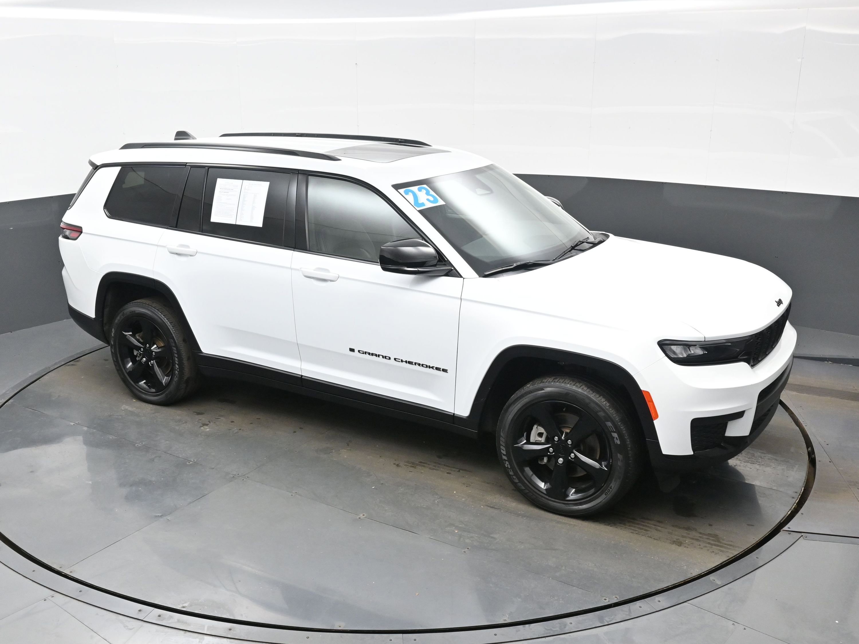 Used 2023 Jeep Grand Cherokee L Laredo image 39