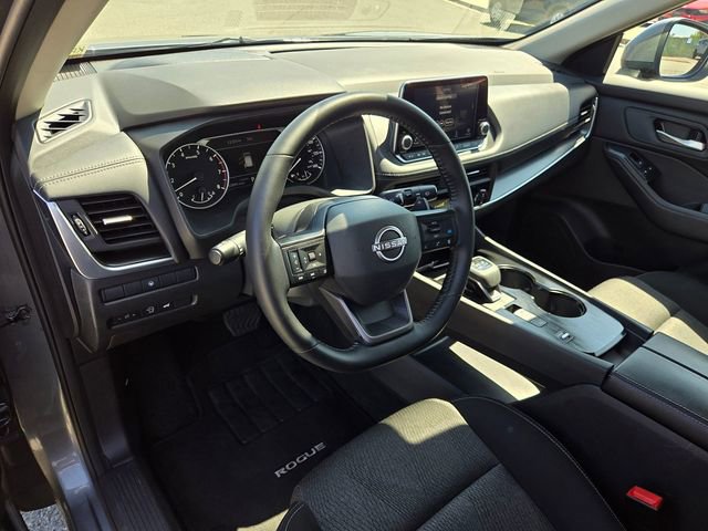Used 2025 Nissan Rogue SV image 9