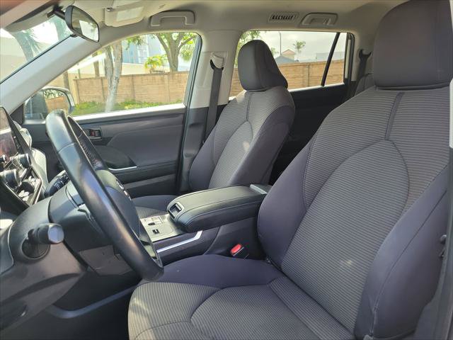 Used 2024 Toyota Highlander LE FWD image 19