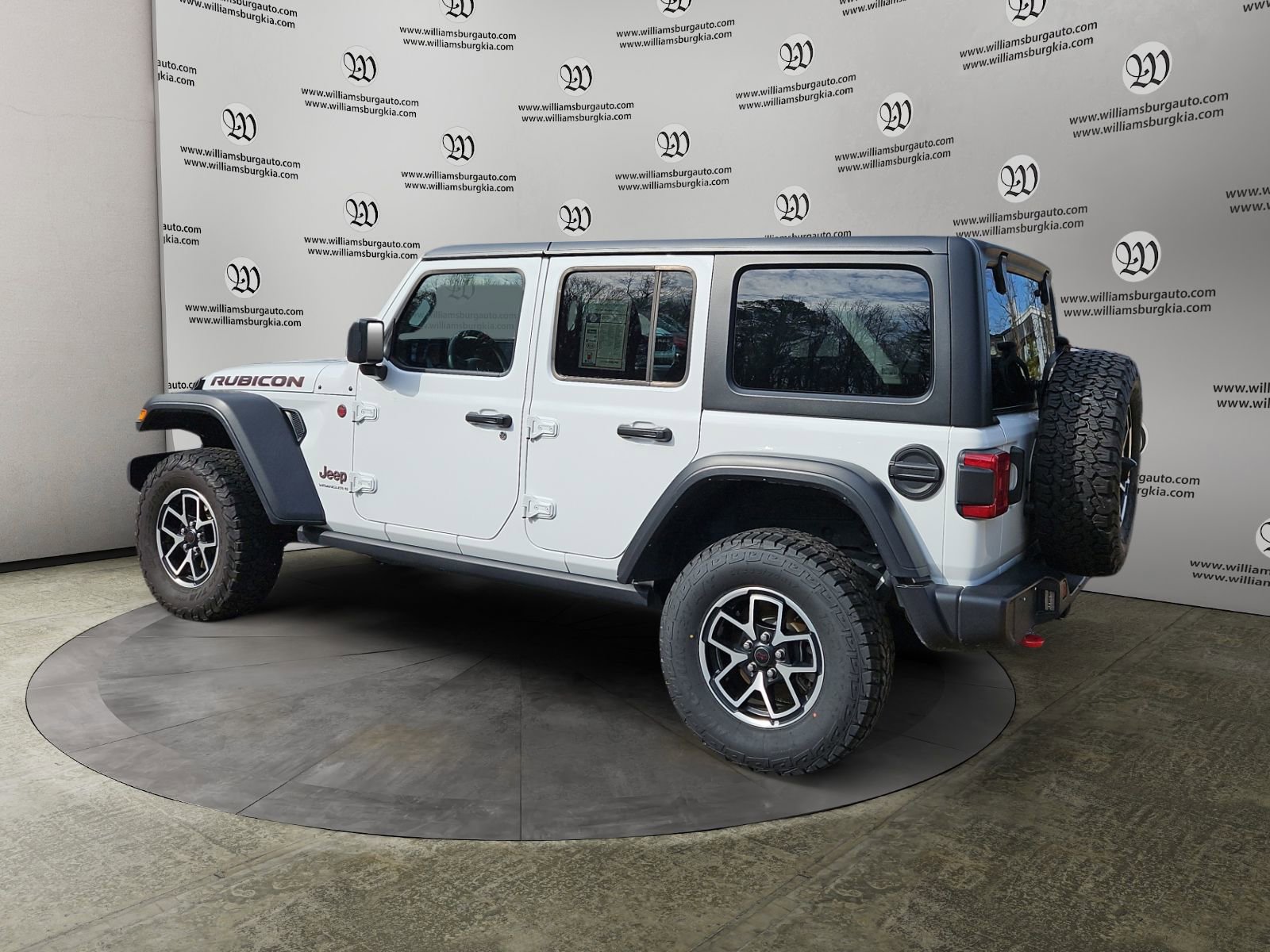 Used 2025 Jeep Wrangler Unlimited Rubicon image 3