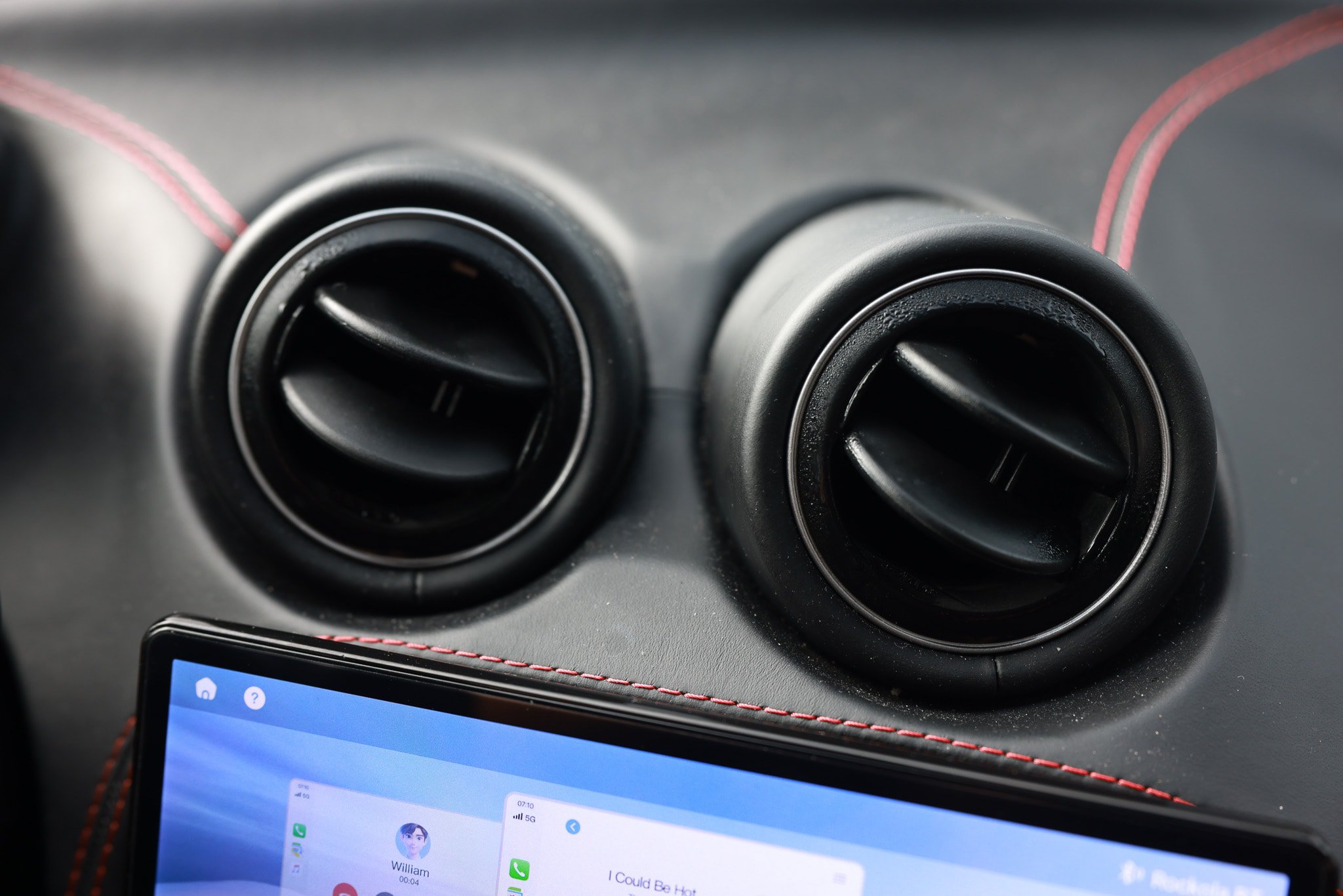 Used 2015 Alfa Romeo 4C Launch Edition w/ Convenience Group RWD image 37