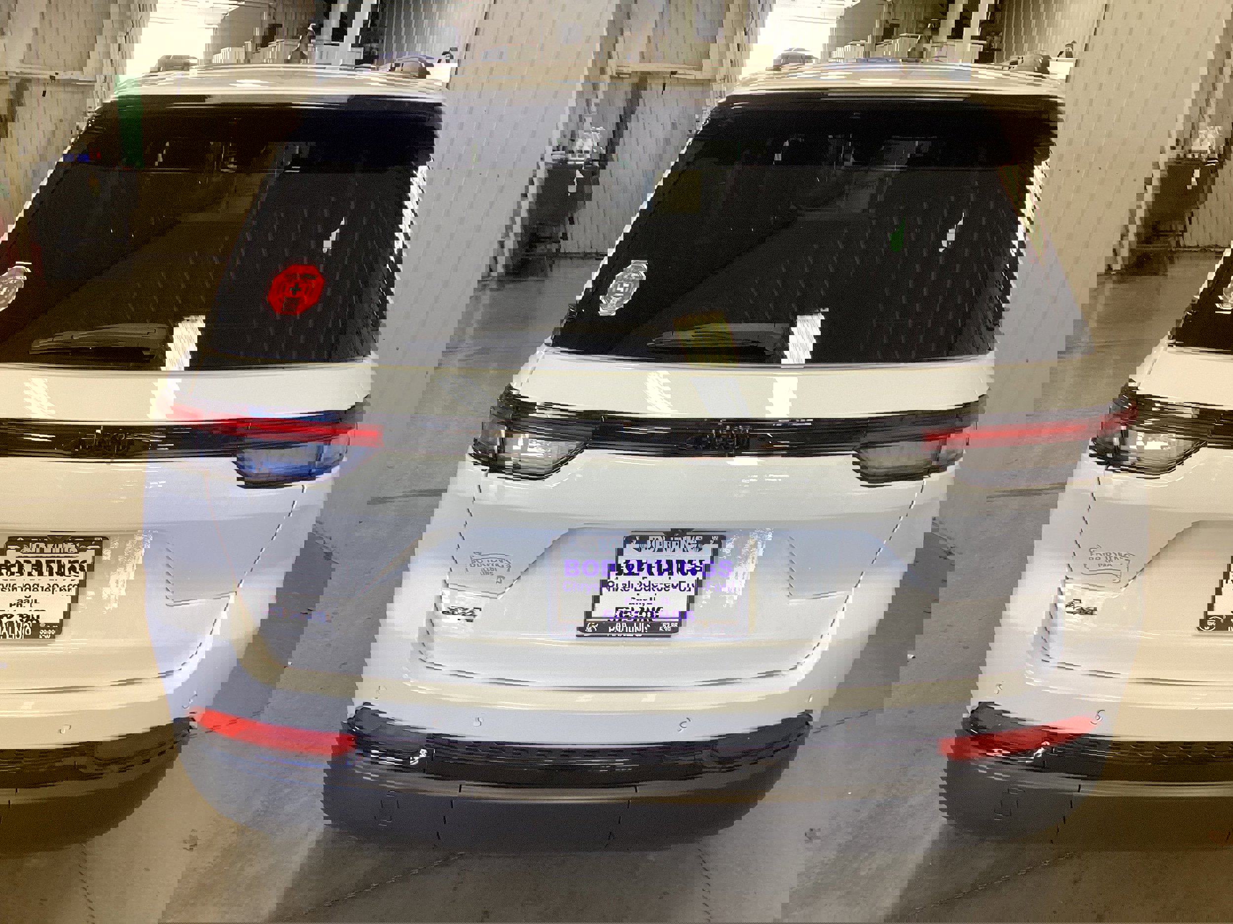 Used 2024 Jeep Grand Cherokee Altitude image 4