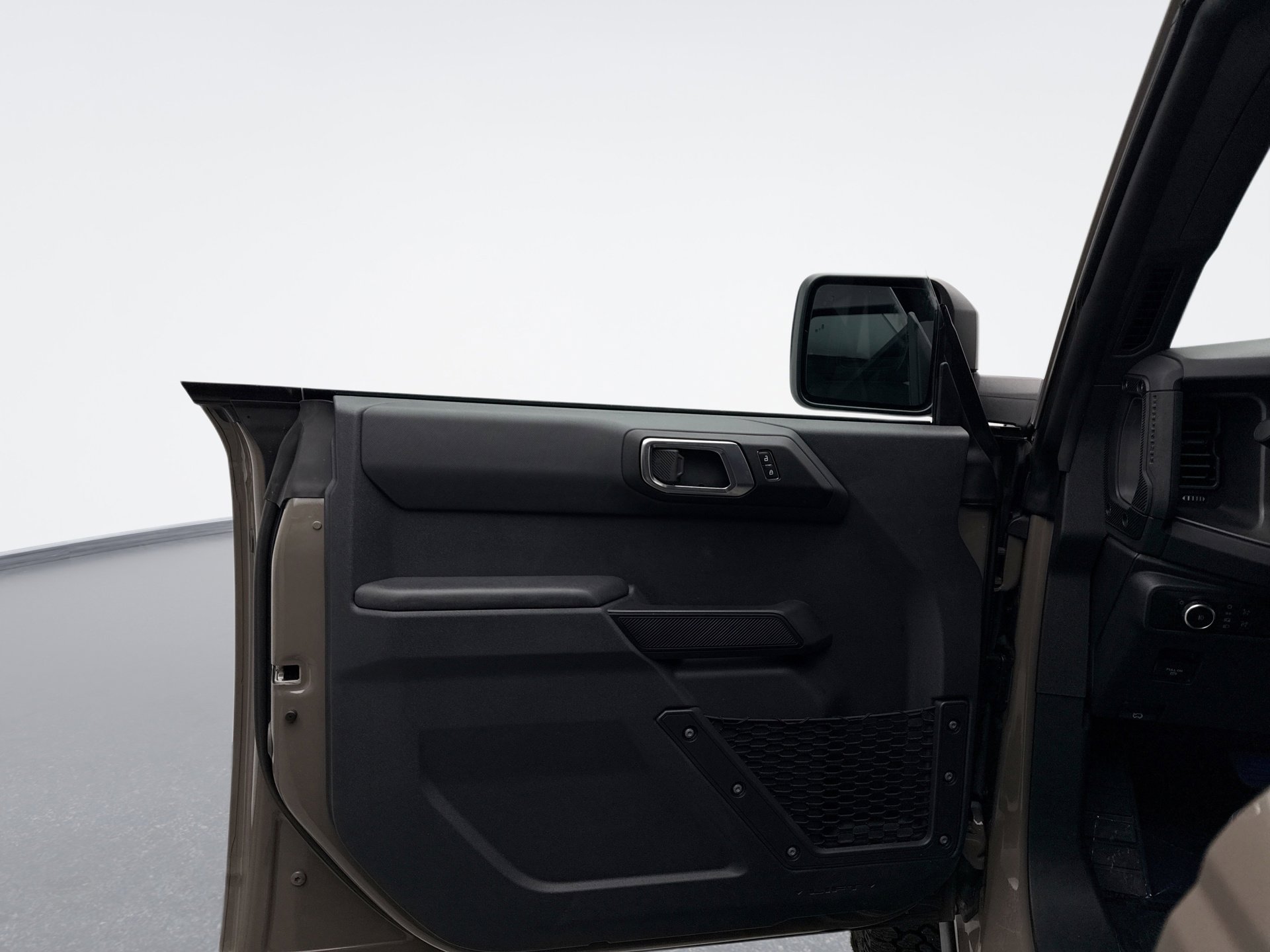 Used 2025 Ford Bronco Big Bend w/ Black Diamond Package image 9
