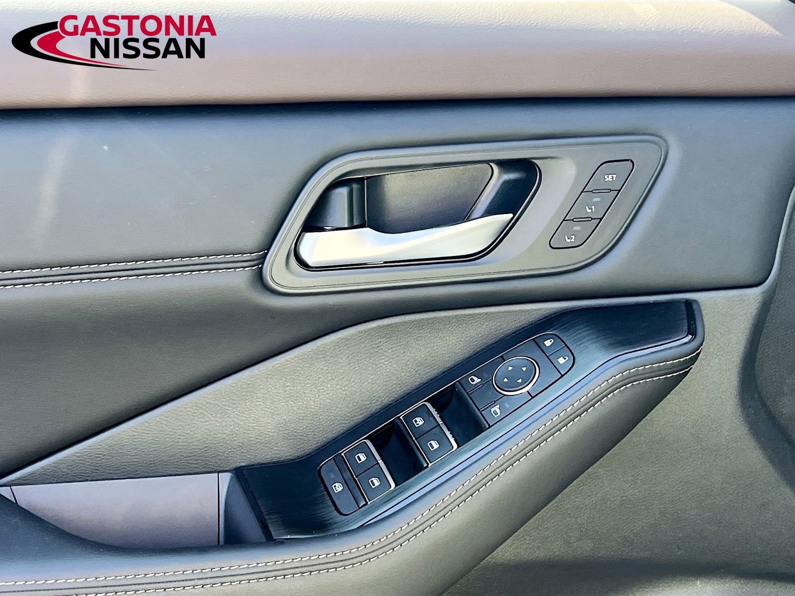 Used 2023 Nissan Rogue SL w/ SL Premium Package image 23