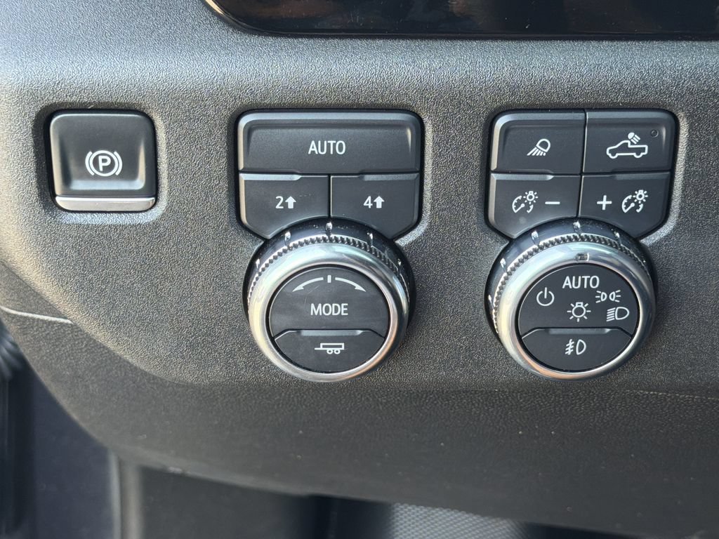 Used 2025 GMC Sierra 1500 SLT AWD/4WD image 13