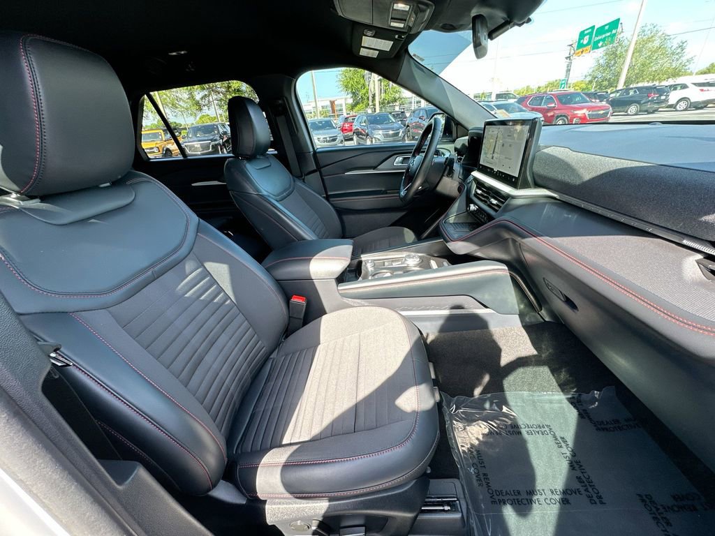 Used 2025 Ford Explorer ST-Line w/ Premium Package RWD image 29