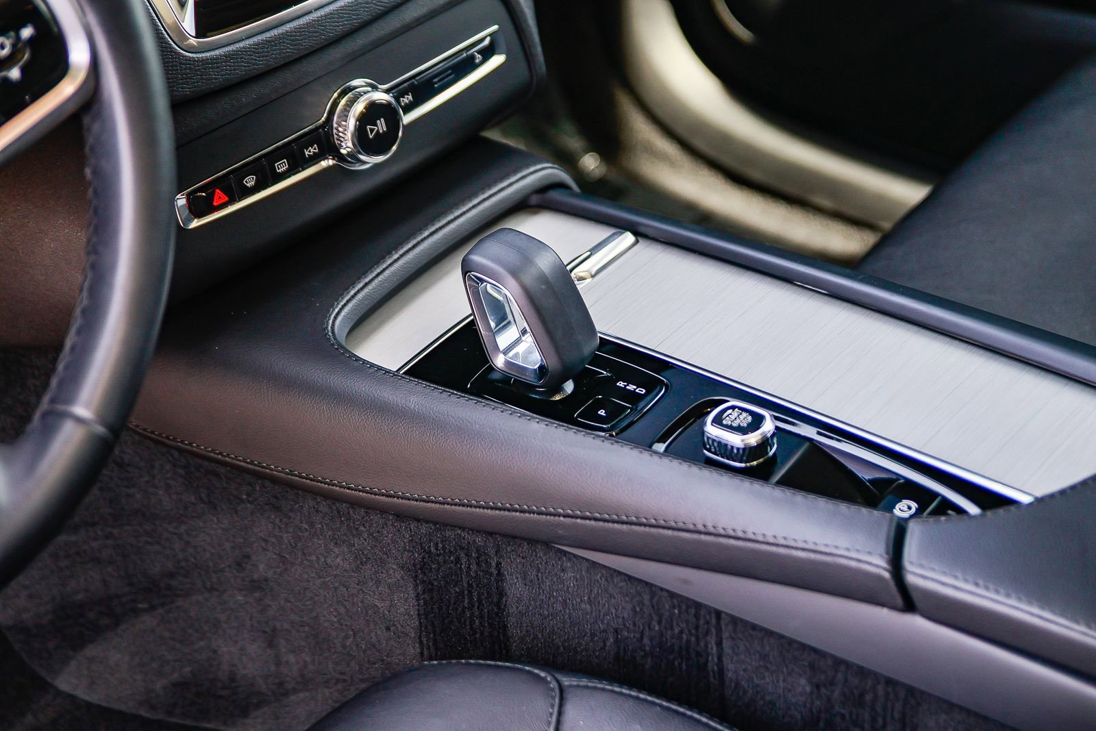 Used 2023 Volvo XC90 B5 Core image 22