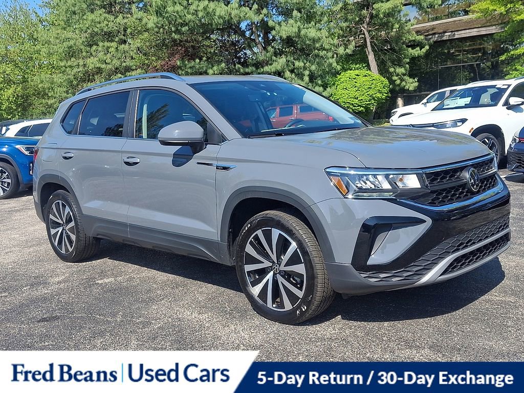 Certified 2023 Volkswagen Taos SE w/ Panoramic Sunroof Package AWD/4WD image 1
