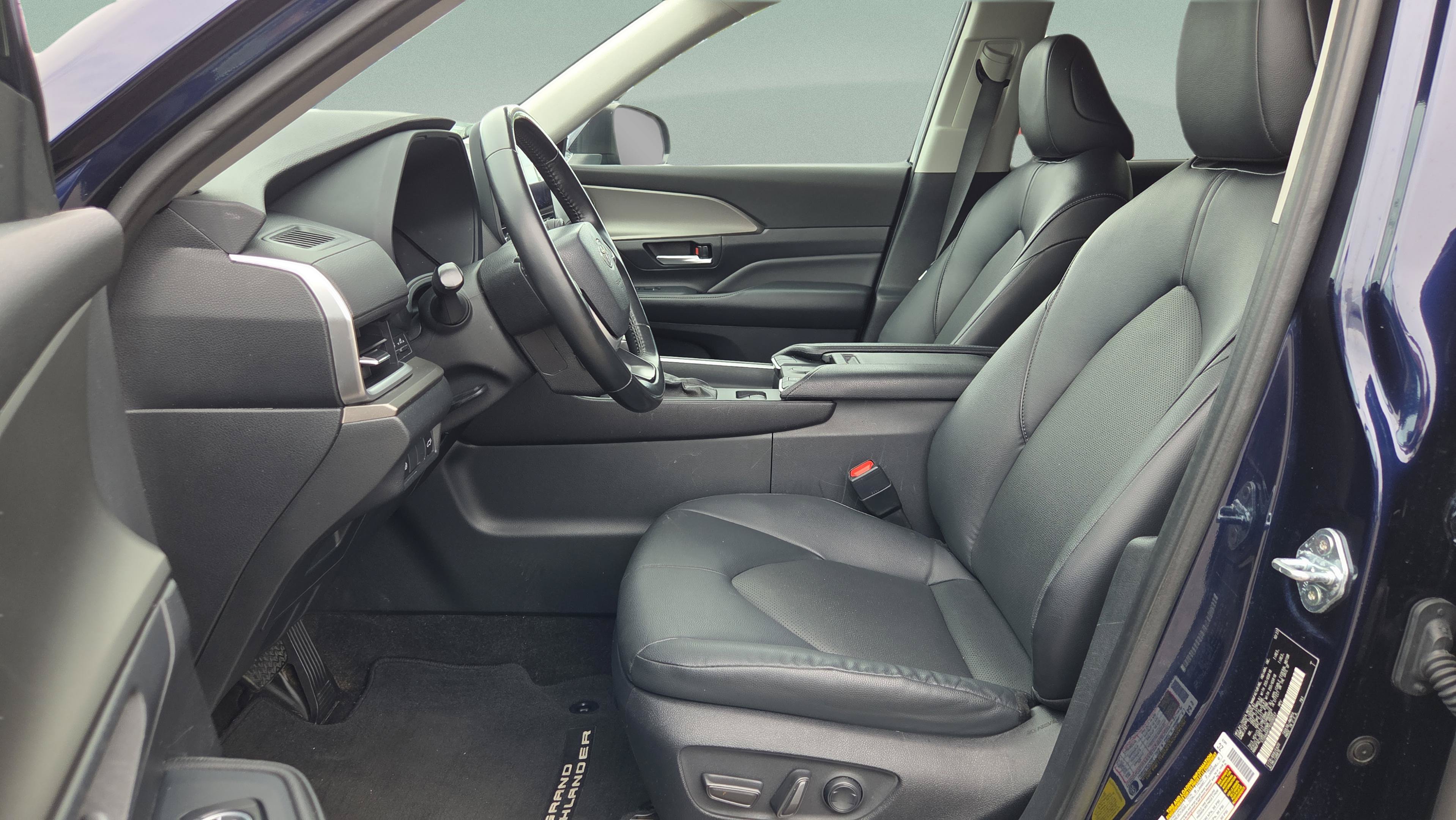 Certified 2024 Toyota Grand Highlander FWD image 11