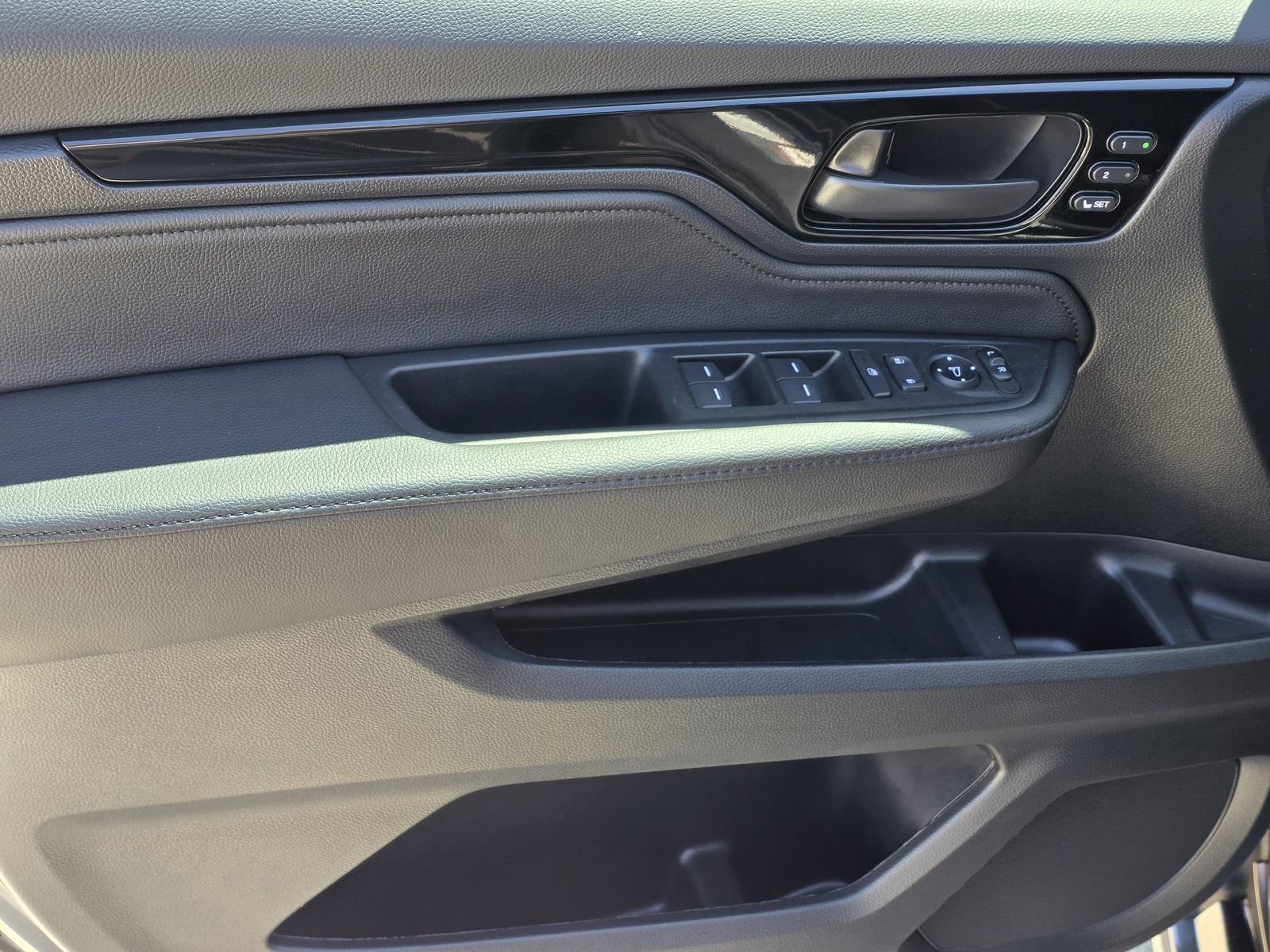 Used 2025 Honda Odyssey Touring image 14