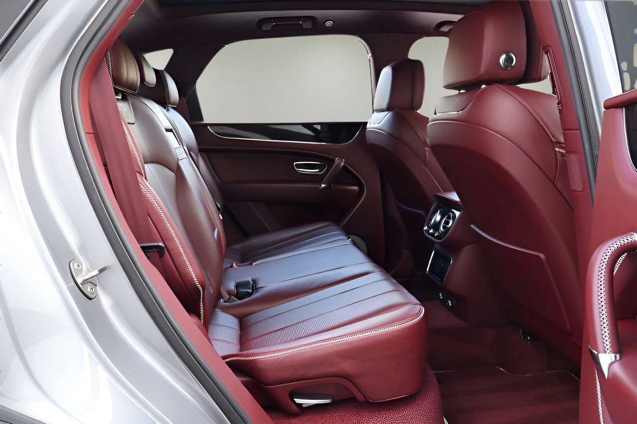 Used 2020 Bentley Bentayga AWD/4WD image 19