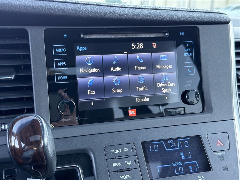 Used 2015 Toyota Sienna Limited Premium FWD image 32