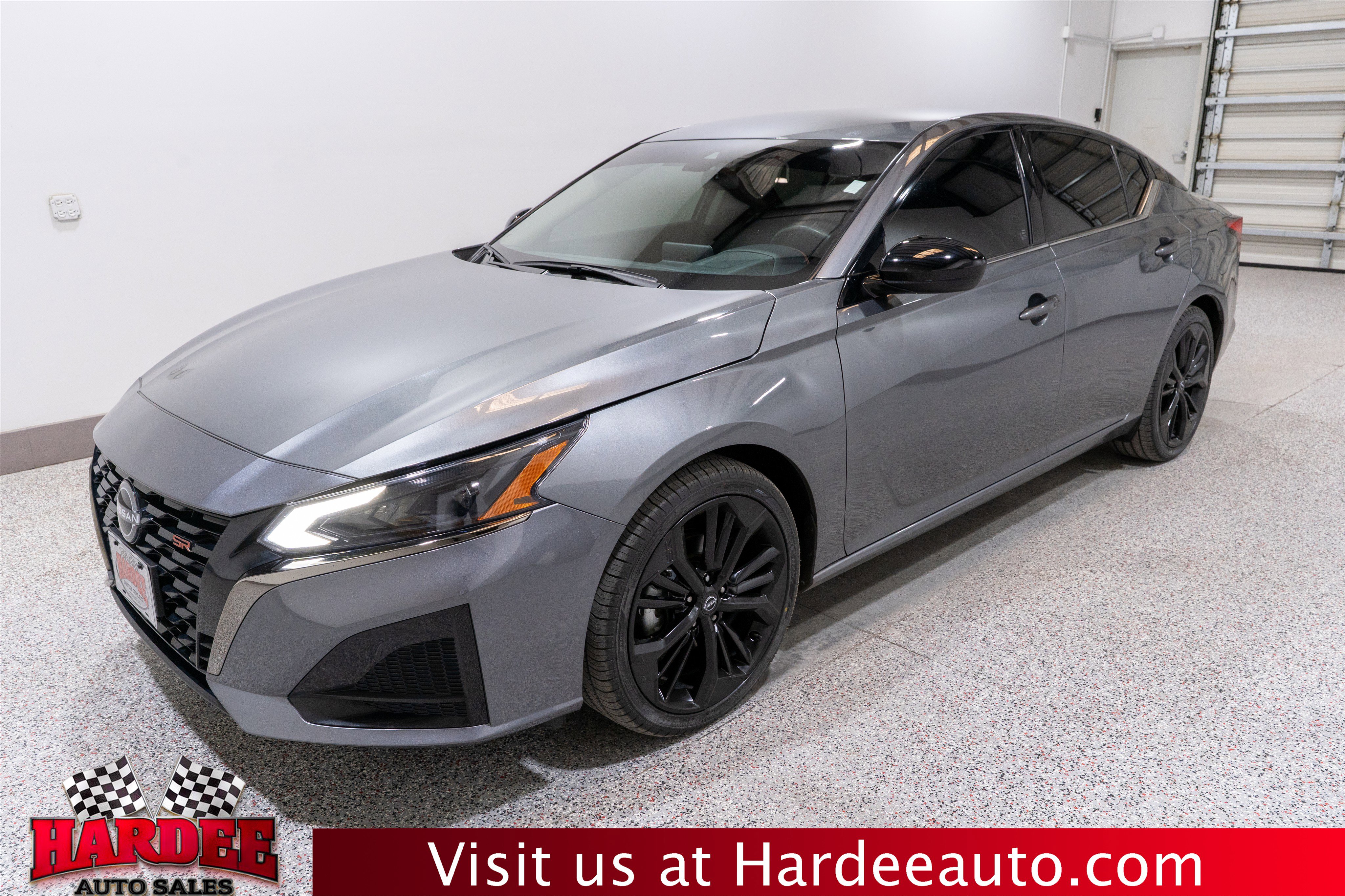 Used 2024 Nissan Altima 2.5 SR FWD image 2