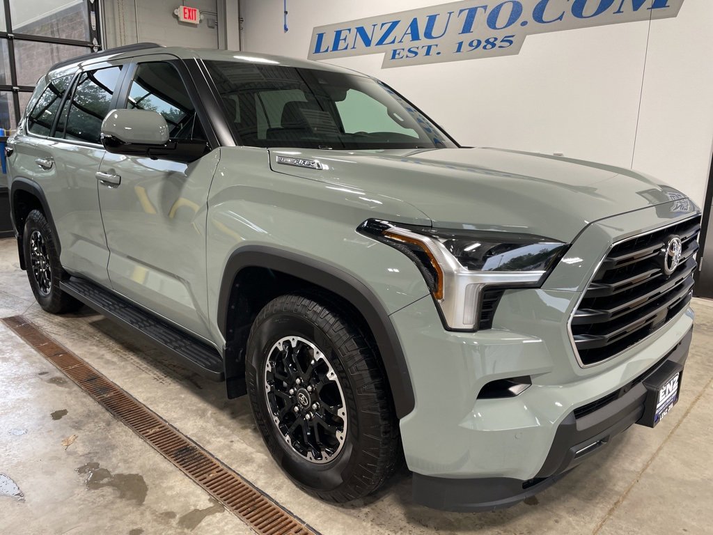 Used 2025 Toyota Sequoia Platinum image 2