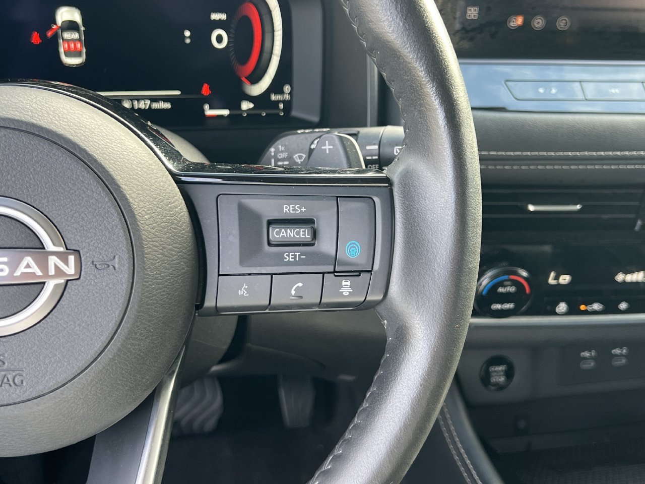 Used 2024 Nissan Rogue Platinum FWD image 12