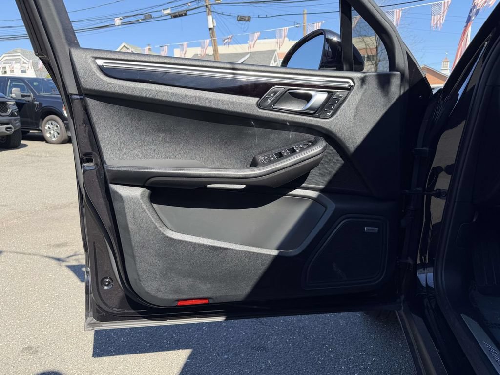 Used 2022 Porsche Macan S AWD/4WD image 25