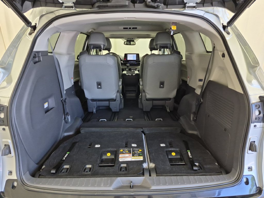Used 2021 Toyota Sienna Limited AWD/4WD image 30