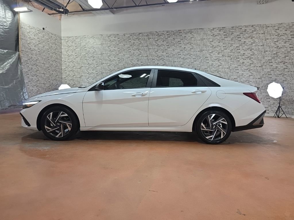 Certified 2025 Hyundai Elantra SEL image 4