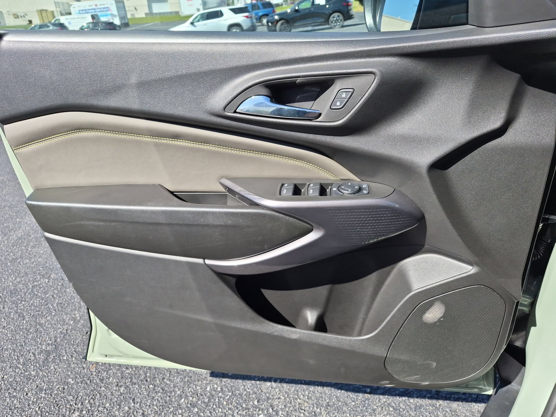 Used 2025 Chevrolet Trax ACTIV w/ Sunroof Package FWD image 22
