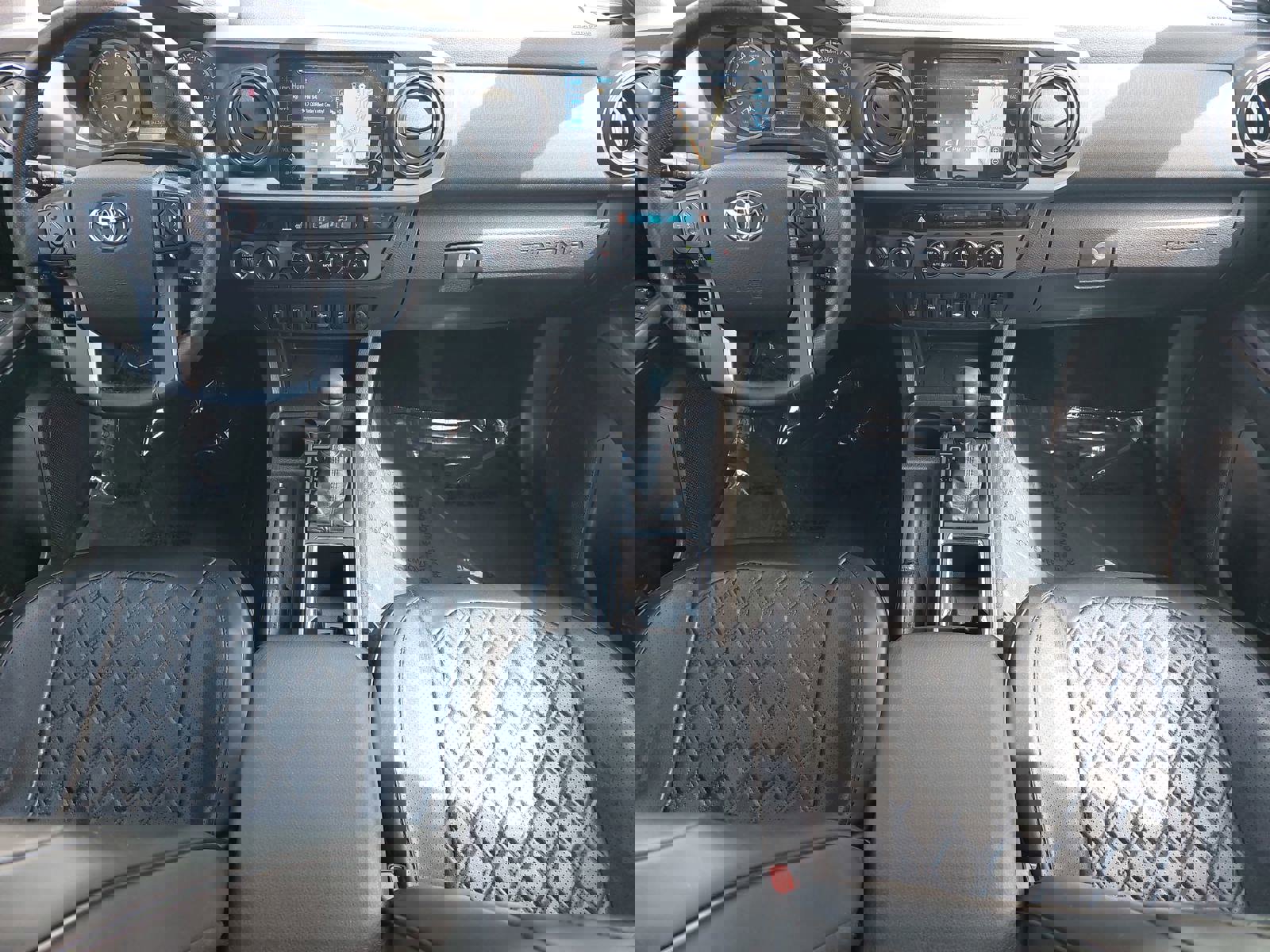 Used 2016 Toyota Tacoma TRD Off-Road w/ Premium & Technology Package image 9