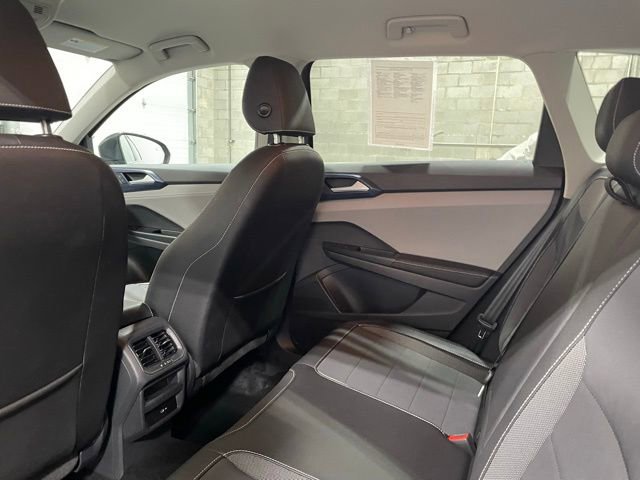Certified 2024 Volkswagen Taos SE image 14