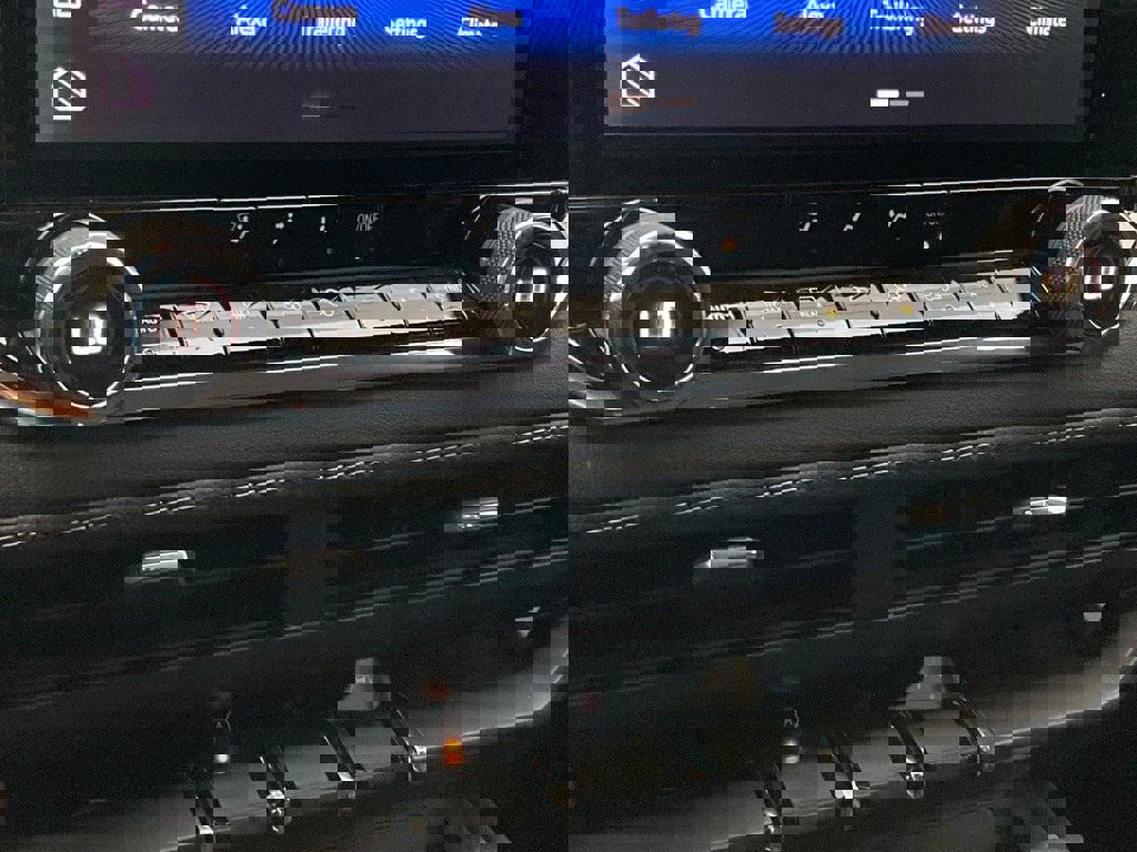 Used 2024 Chevrolet Colorado LT w/ LT Convenience Package image 23