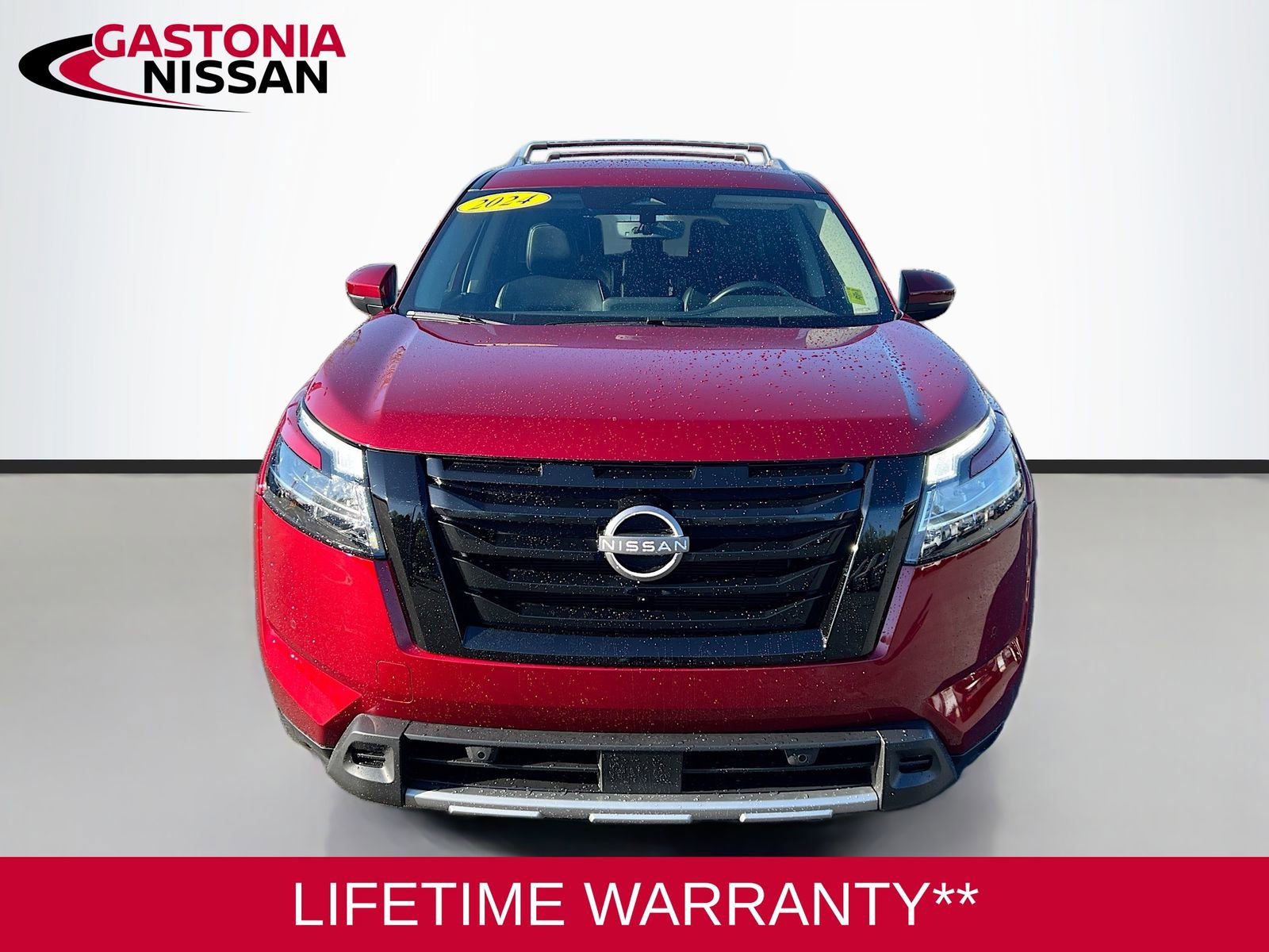 Used 2024 Nissan Pathfinder SL FWD image 2