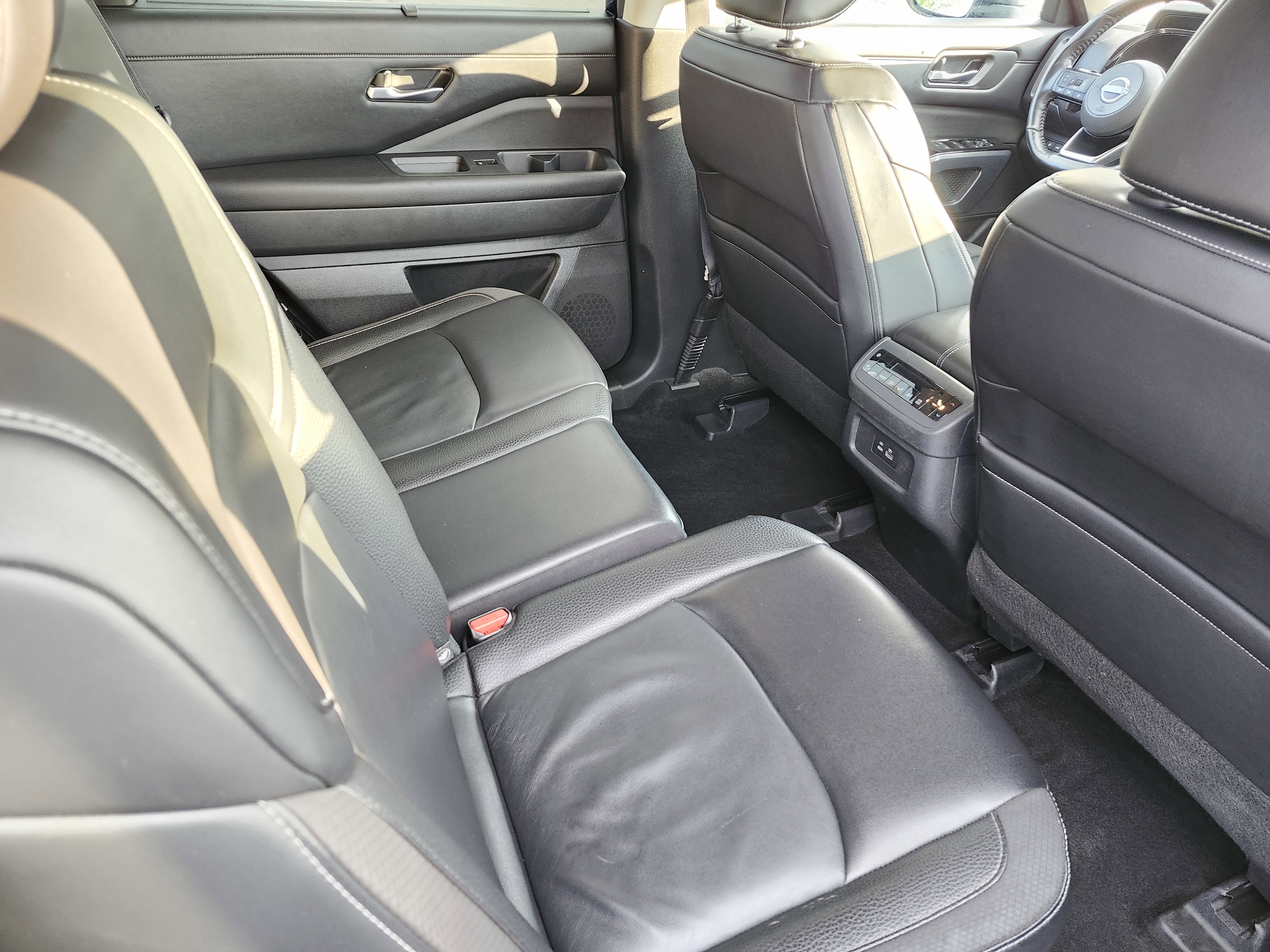 Used 2024 Nissan Pathfinder SL AWD/4WD image 22