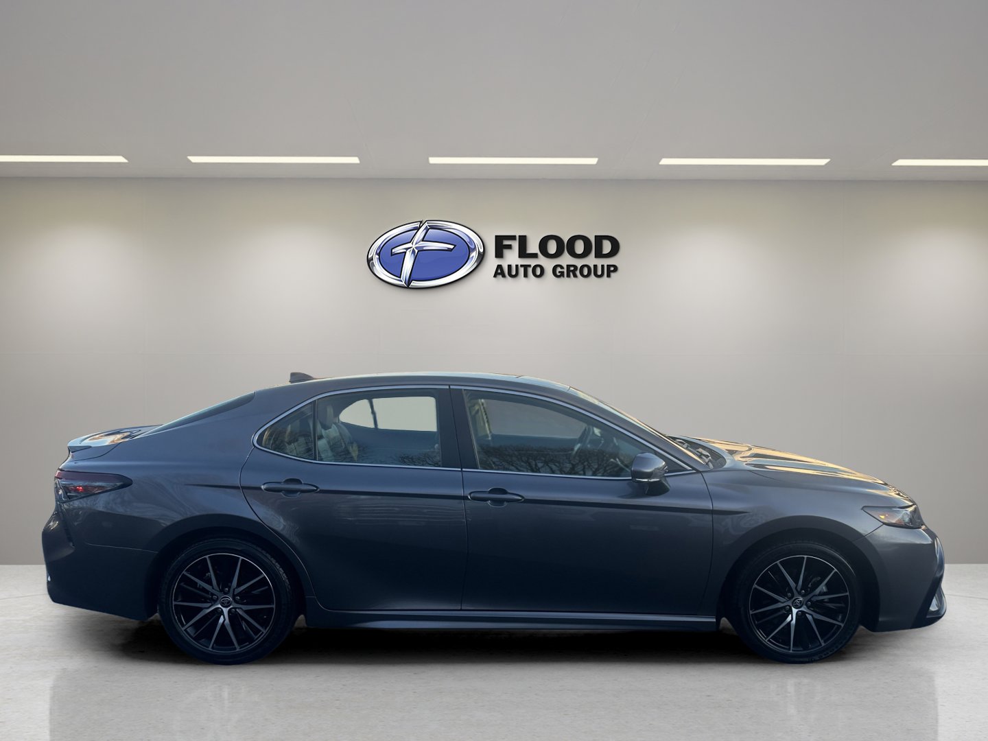 Used 2024 Toyota Camry SE image 5