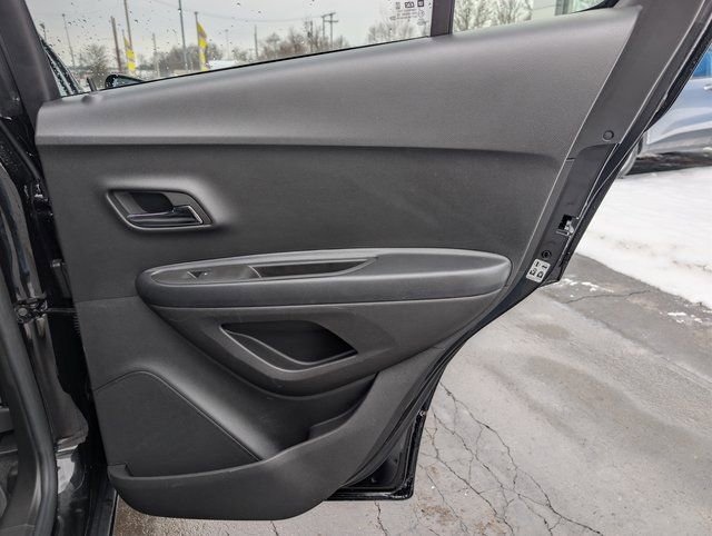 Used 2022 Chevrolet Trax LT w/ LT Convenience Package image 18