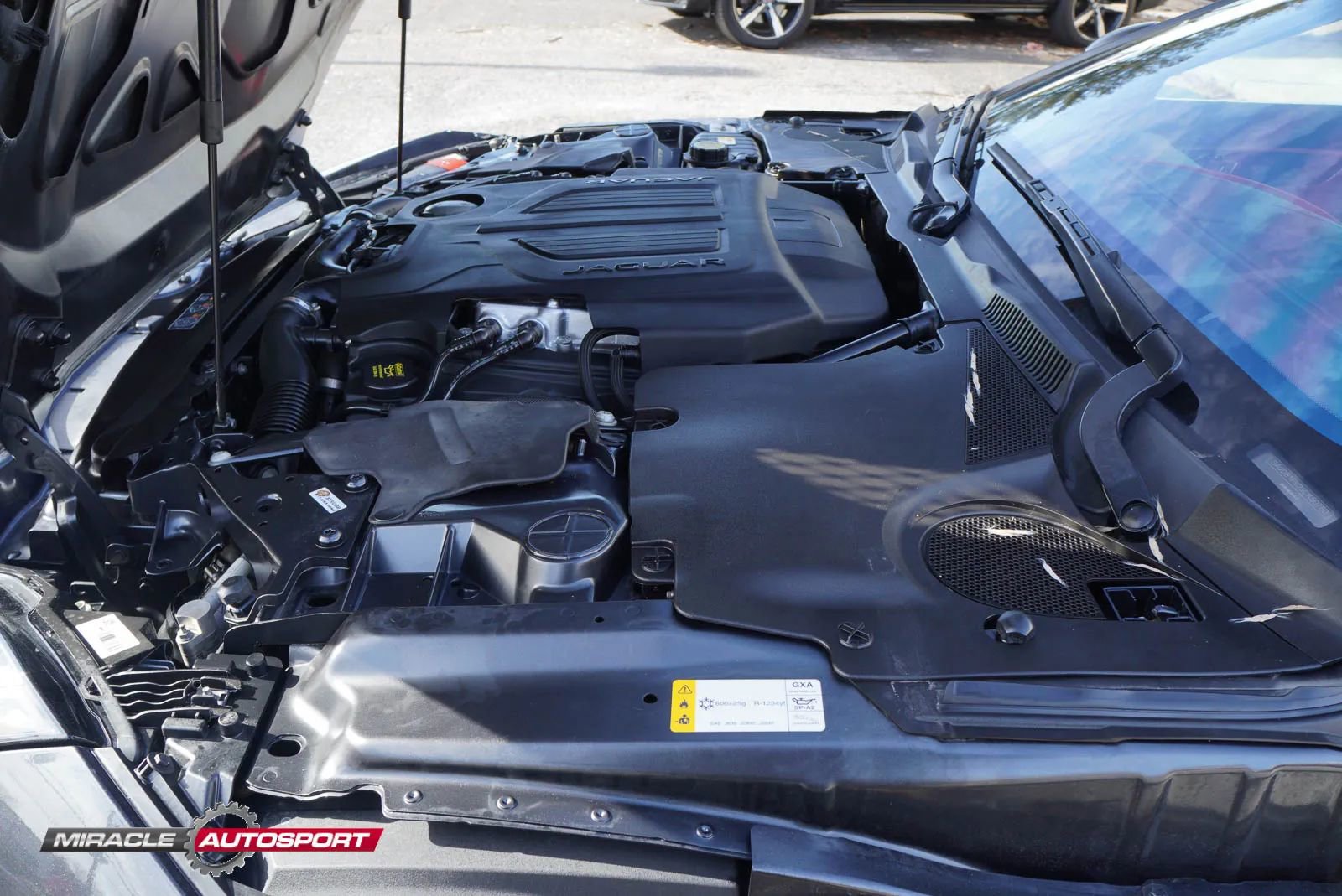 Used 2018 Jaguar F-TYPE R-Dynamic AWD/4WD image 14
