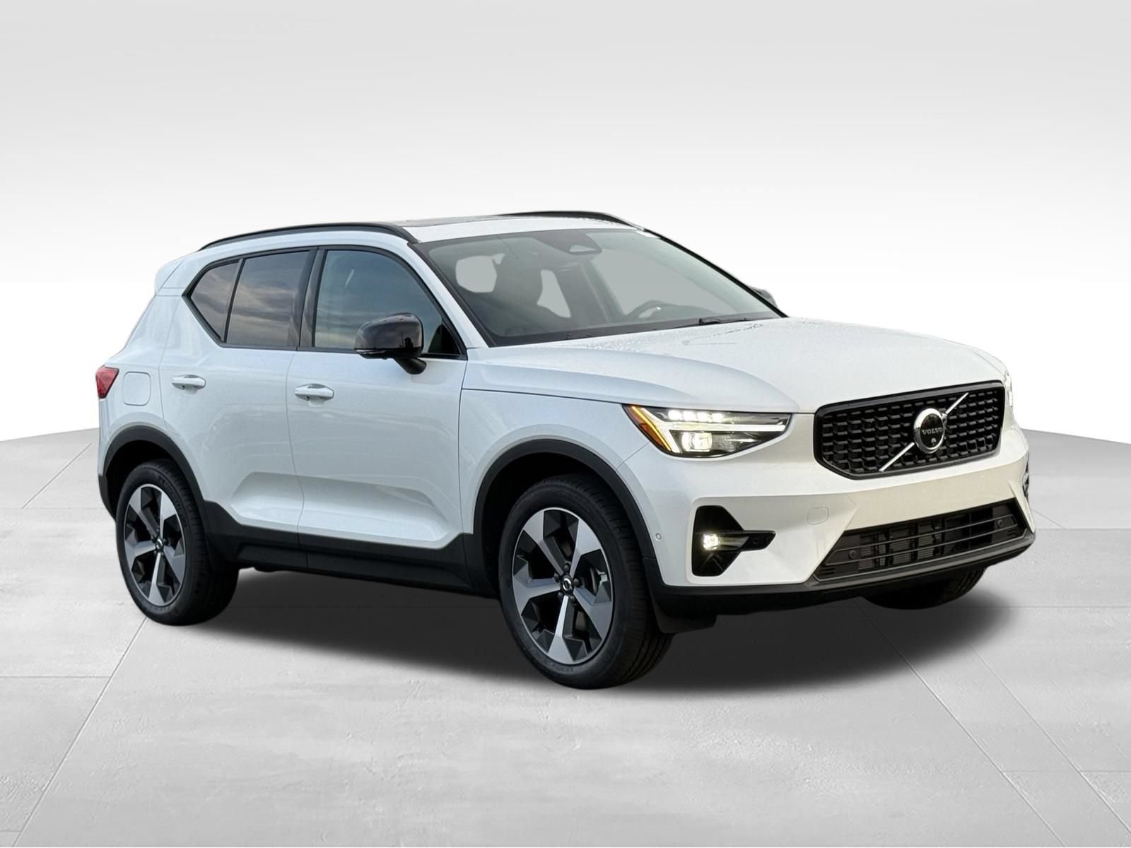 New 2026 Volvo XC40 B5 Plus w/ Protection Package Premier AWD/4WD image 8