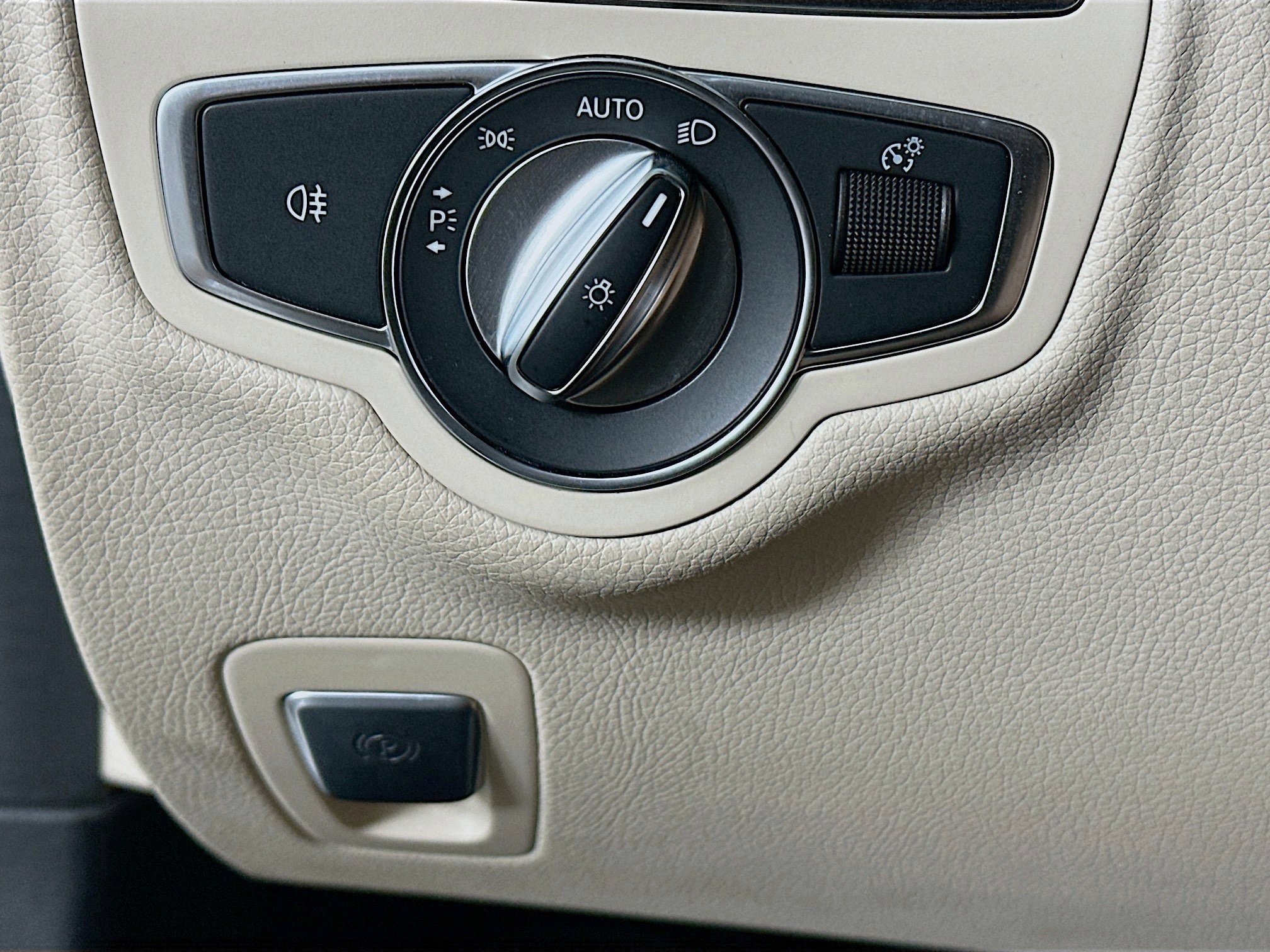 Used 2017 Mercedes-Benz C 300 C 300 image 17