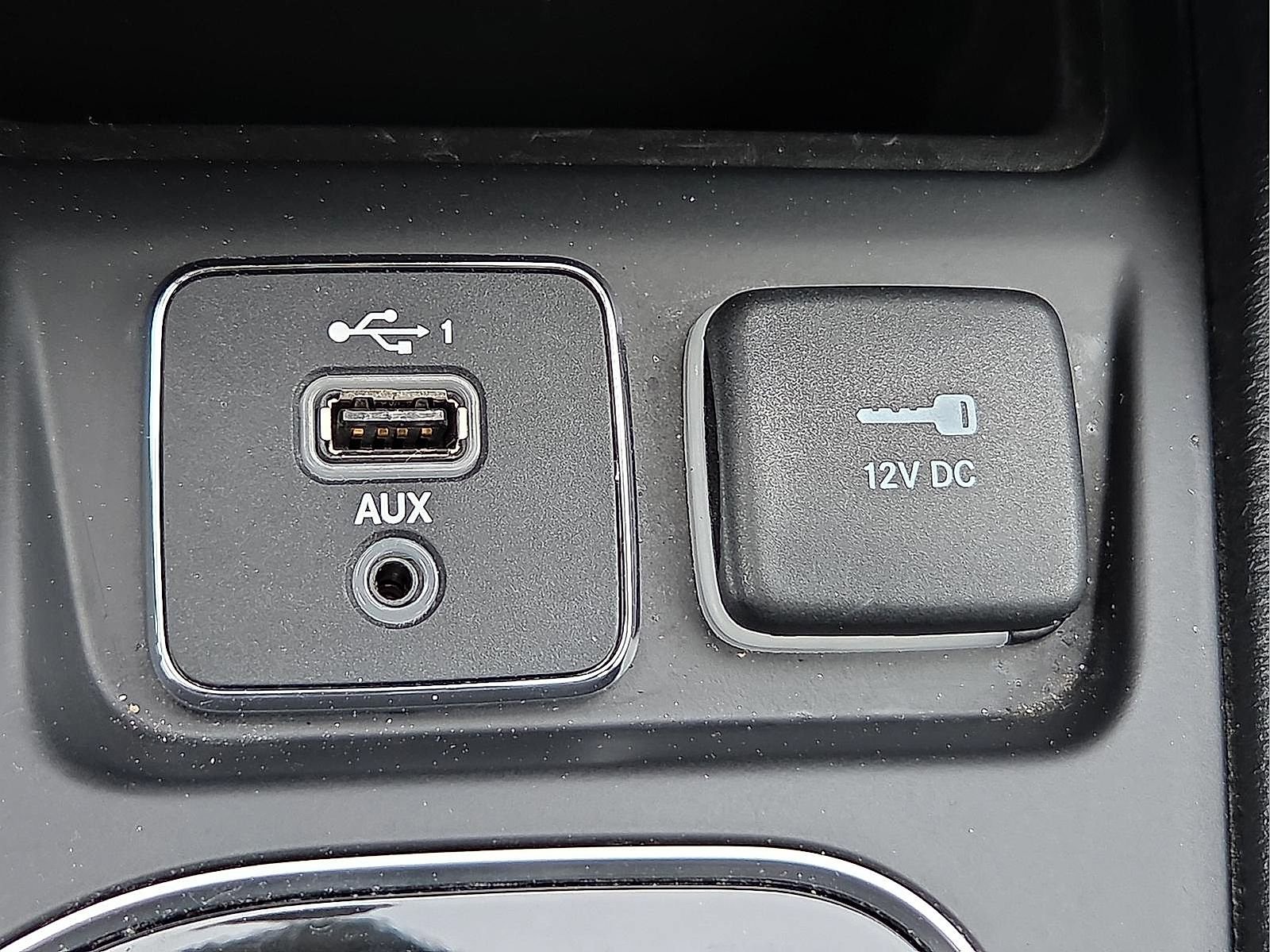 Used 2022 Jeep Cherokee Limited image 17