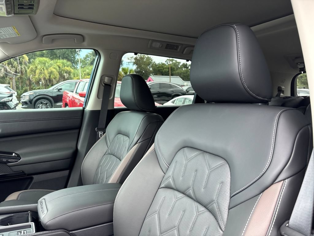 New 2026 Nissan Pathfinder Platinum FWD image 4