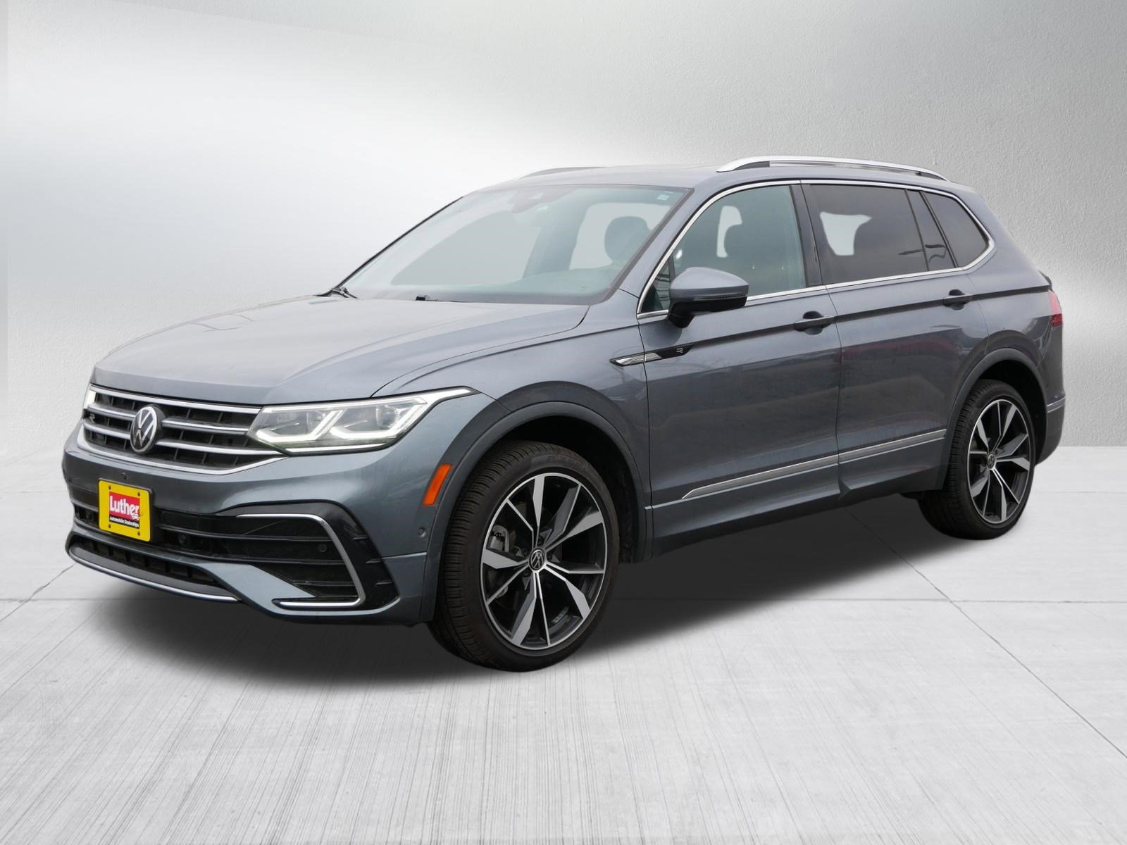 Used 2022 Volkswagen Tiguan SEL R-Line image 3