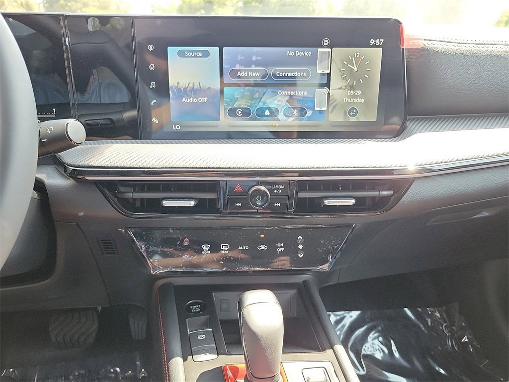 New 2025 Nissan Kicks SR image 9