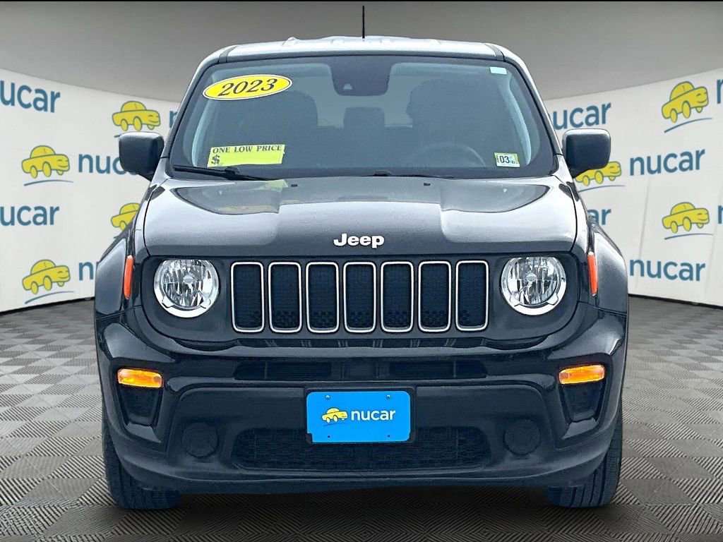 Used 2023 Jeep Renegade Latitude image 2