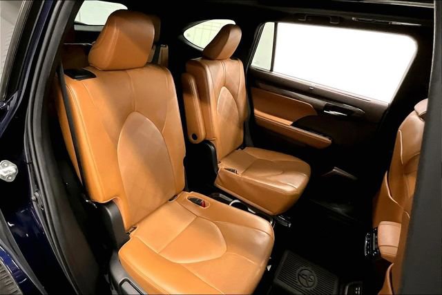 Used 2022 Toyota Highlander Platinum AWD/4WD image 26