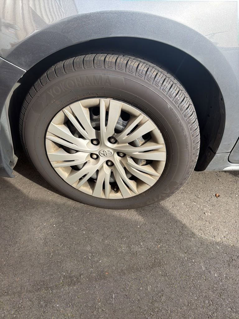 Used 2012 Toyota Camry LE image 7