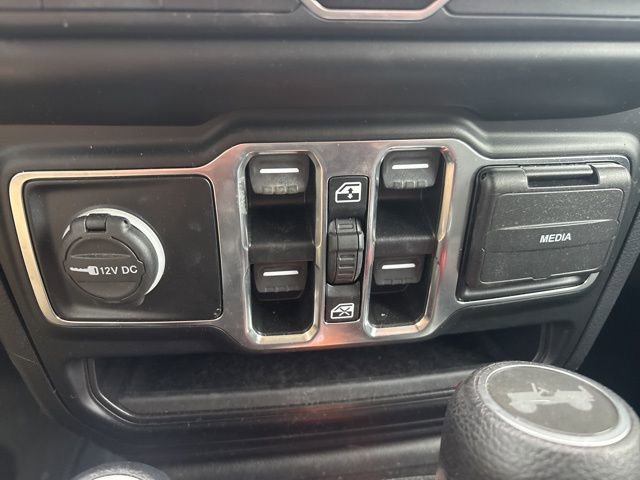 Used 2022 Jeep Wrangler Unlimited Sport image 39