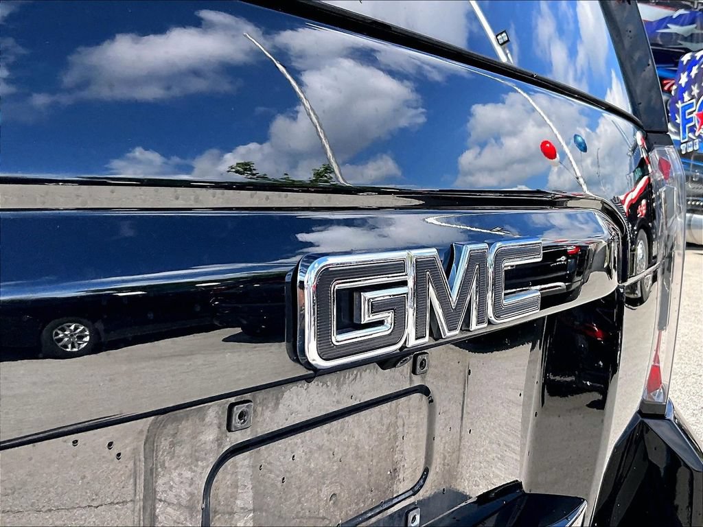 Used 2020 GMC Yukon SLT w/ Graphite Performance Edition AWD/4WD image 9