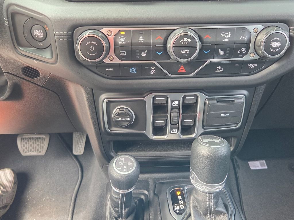 Used 2025 Jeep Wrangler Unlimited Sahara image 19