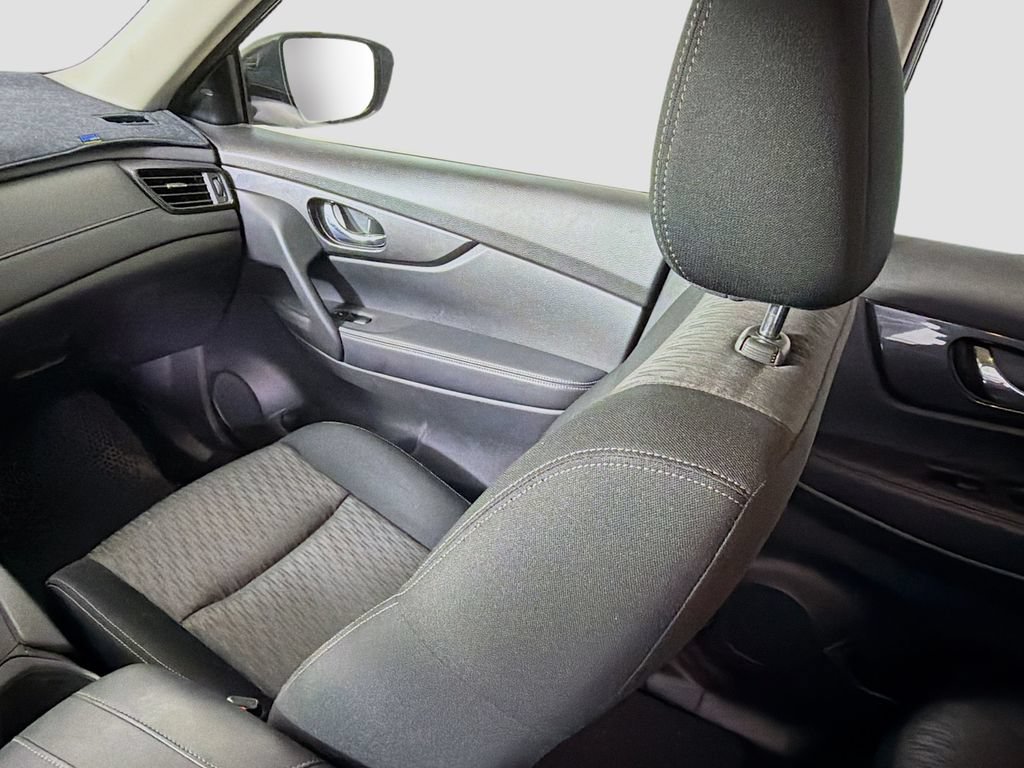Used 2020 Nissan Rogue SV FWD image 24
