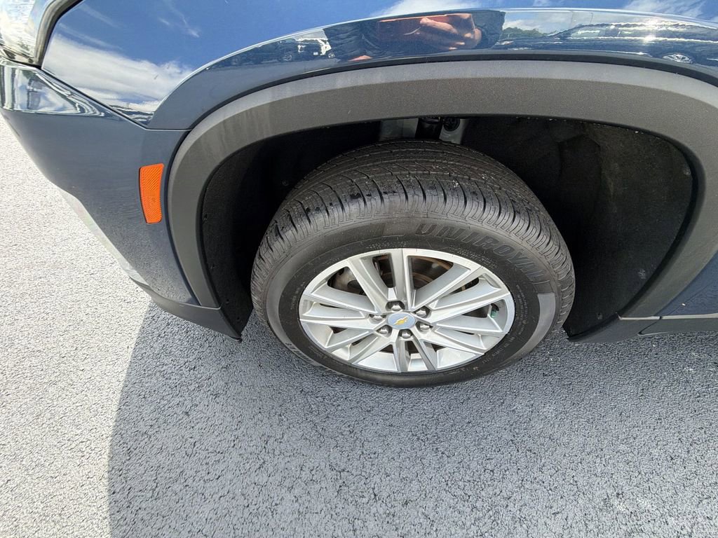 Used 2023 Chevrolet Traverse LT AWD/4WD image 16