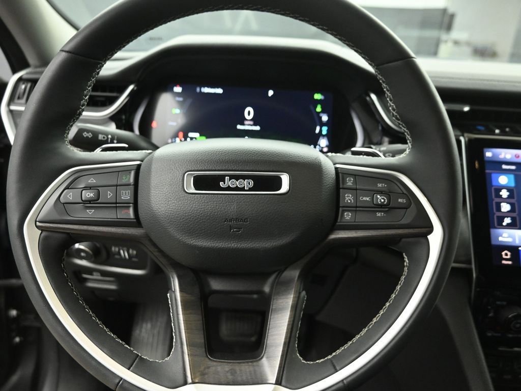 Used 2022 Jeep Grand Cherokee Limited 4xe image 16