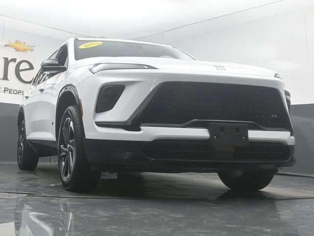 Used 2025 Buick Enclave Sport Touring image 3