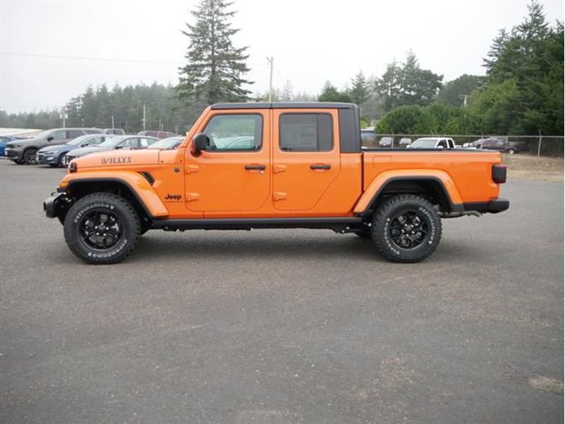 New 2025 Jeep Gladiator Willys image 2